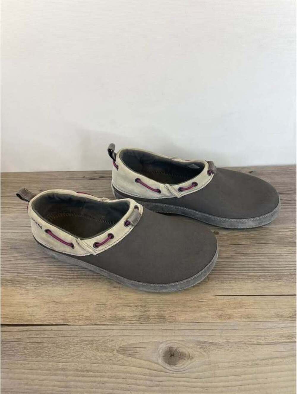Crocs Santa Cruz Suede Slip On Loafers Dark Grey Womens Size 10 - Picture 2 of 6
